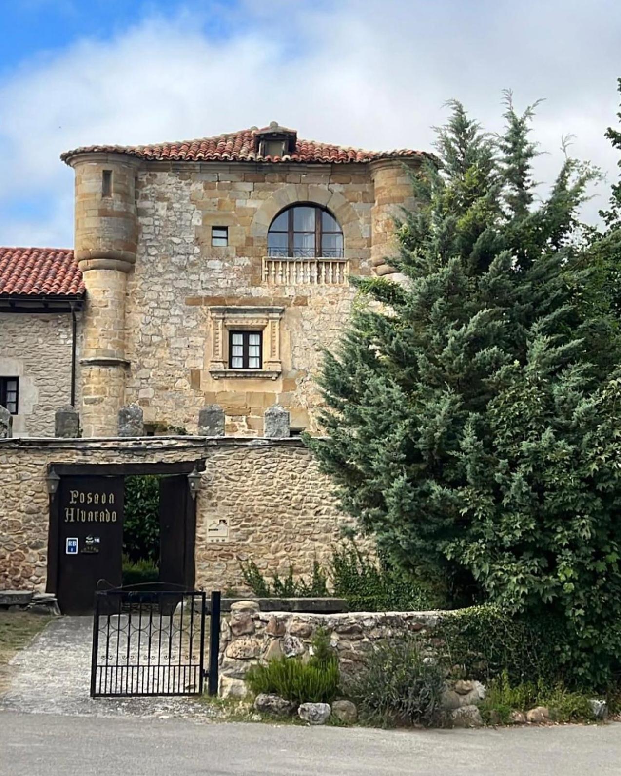Palacio De Los Alvarado En Las Merindades El Ribero Bagian luar foto