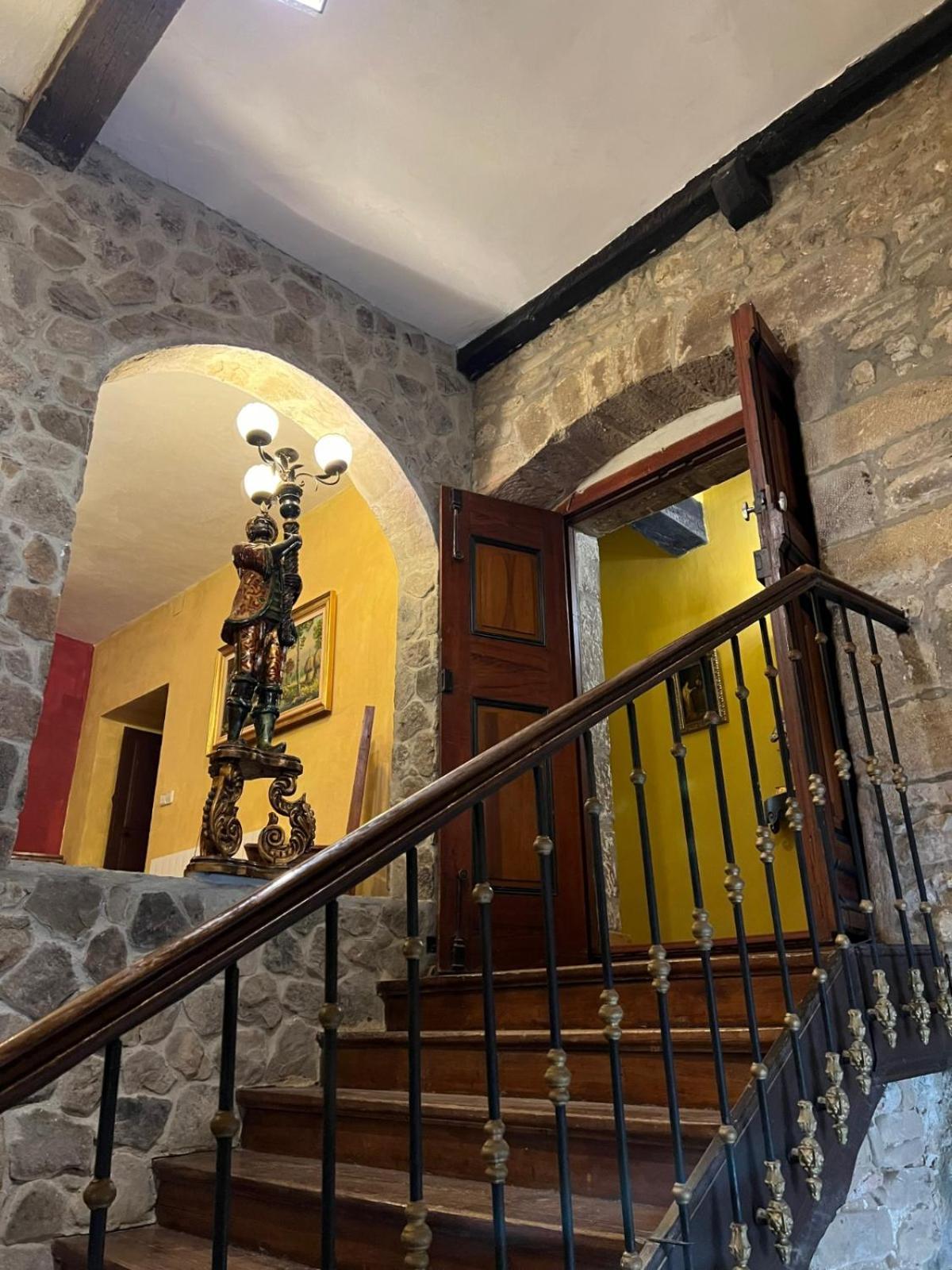 Palacio De Los Alvarado En Las Merindades El Ribero Bagian luar foto