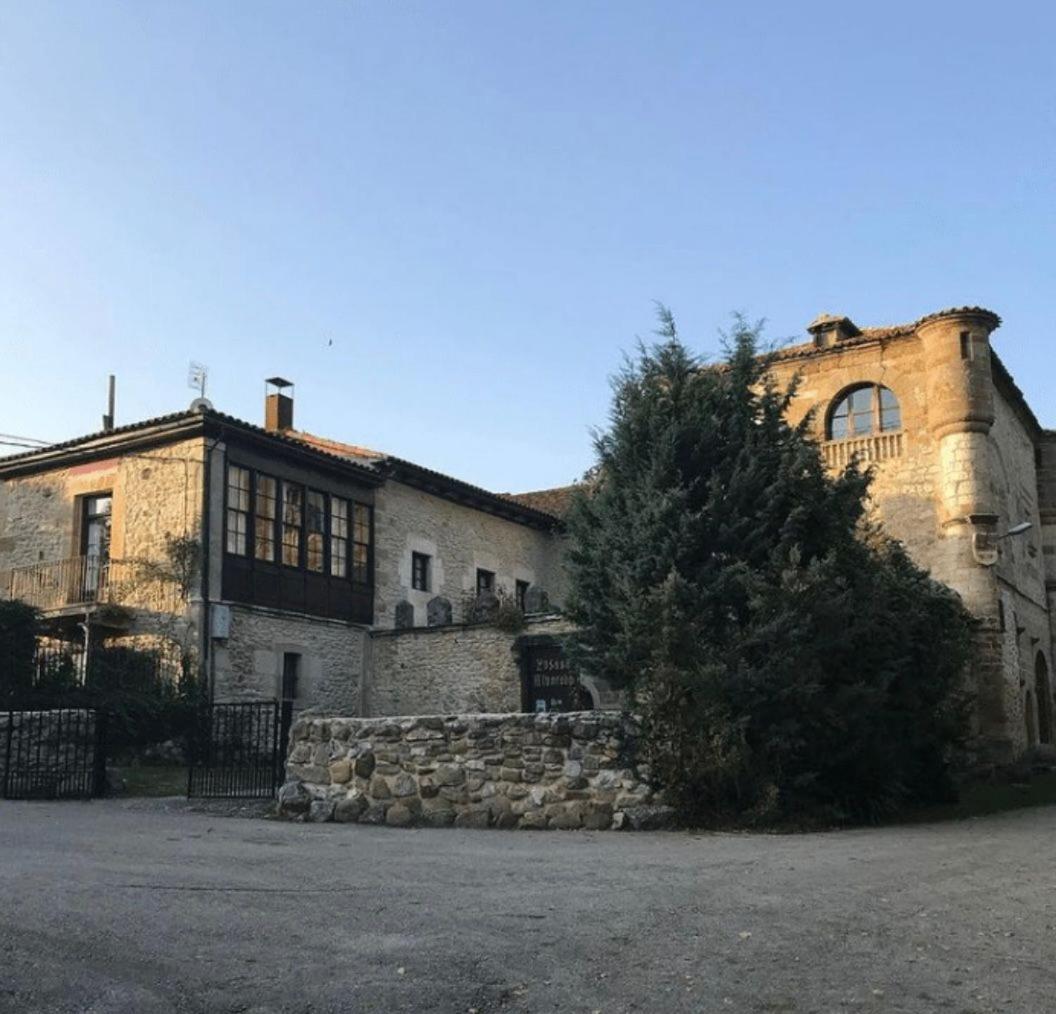 Palacio De Los Alvarado En Las Merindades El Ribero Bagian luar foto
