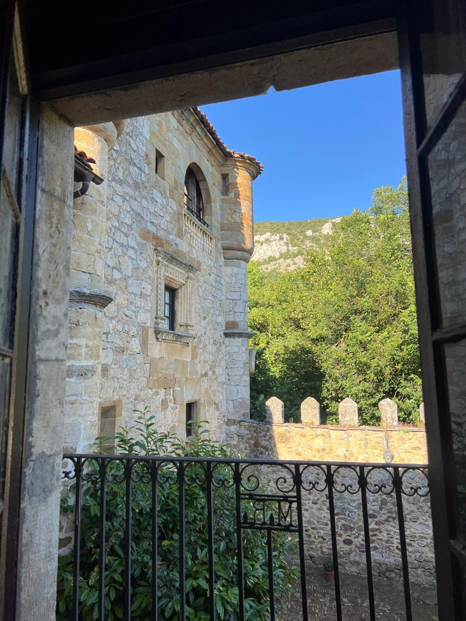 Palacio De Los Alvarado En Las Merindades El Ribero Bagian luar foto